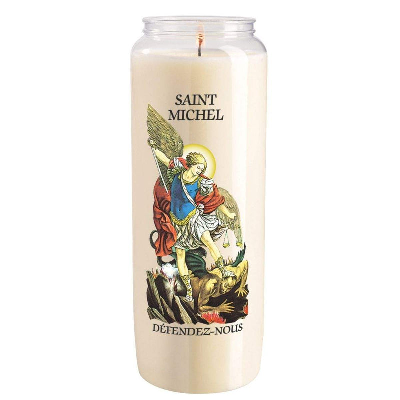 Bougie neuvaine à l'effigie de Saint Michel. La neuvaine composée de cire végétale offre une durée de combustion de 9 jours. L'effigie est accompagnée de la mention : 'Défendez-nous'. Le contenant est conçu en matière plastique recyclée.. Ciergerie Desfossés