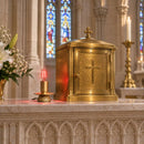 Ampoule Led flamme rouge pour lampe de tabernacle. Illustration en église Ciergerie Desfossés