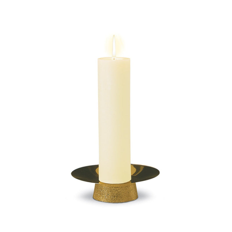 Petit chandelier d'autel en laiton verni.  Base en métal massif ciselé, coupe repoussée.  Ø 15 cm H 4 cm