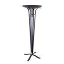 En fer forgé noir, ce chandelier est très élancé, sa taille le rend visible de tous. Idéal pour y poser le disque "Feu nouveau".  Fabrication artisanale française certifiée Ciergerie Desfossés. Fiers de nos produits, nous y apposons notre signature comme gage de qualité.